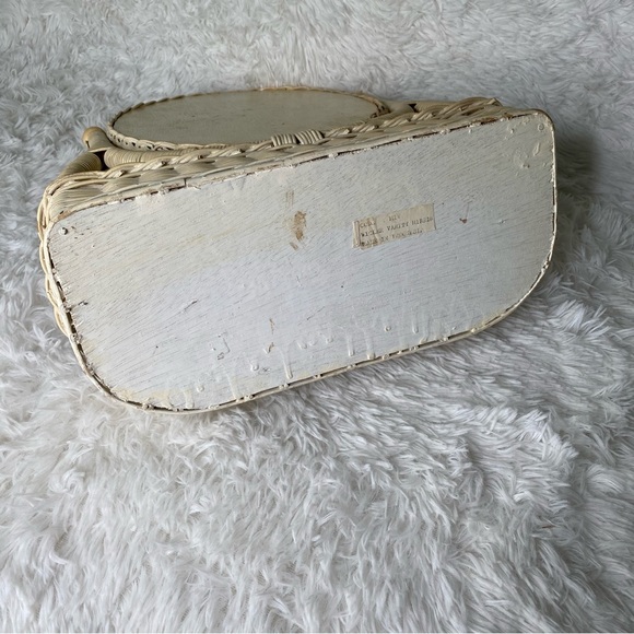 Vintage Woven Wicker Rattan Floral Tabletop Vanity Mirror With Attached Caddy - Picture 6 of 12